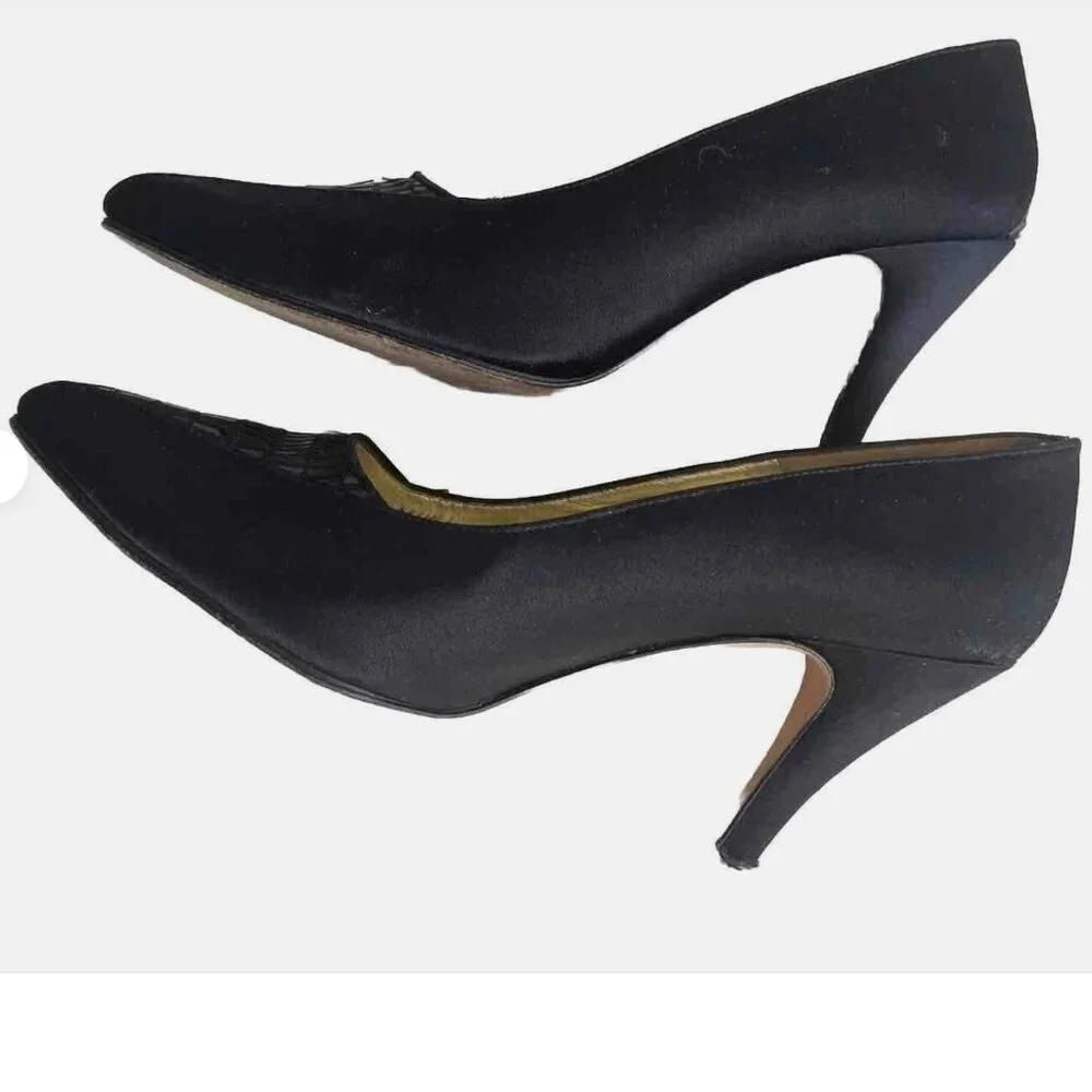 ST. JOHN Black Heels with dressy sequins Gold Interior SZ 7.5 narrow
